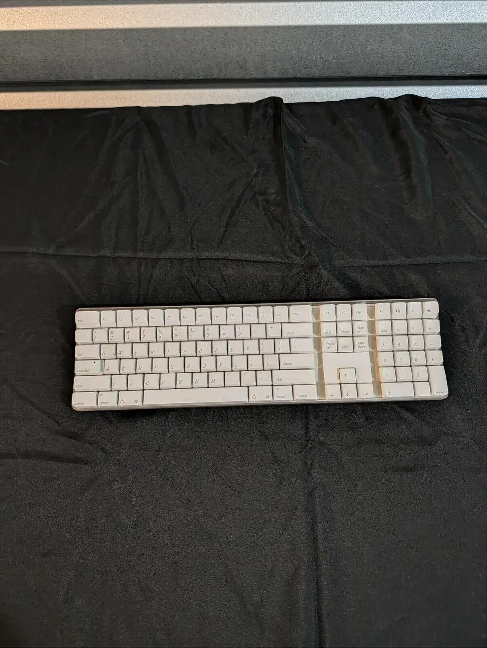 Apple Wireless Keyboard Full Size with Numeric Keypad White